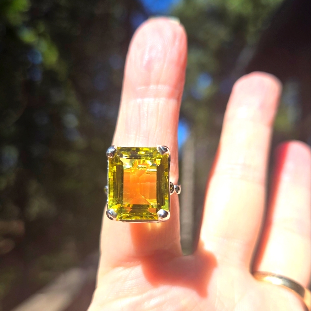 Lemon 🍋 Quartz emerald cut 13k & peridot sterling ring sz7 - Picture 1 of 7